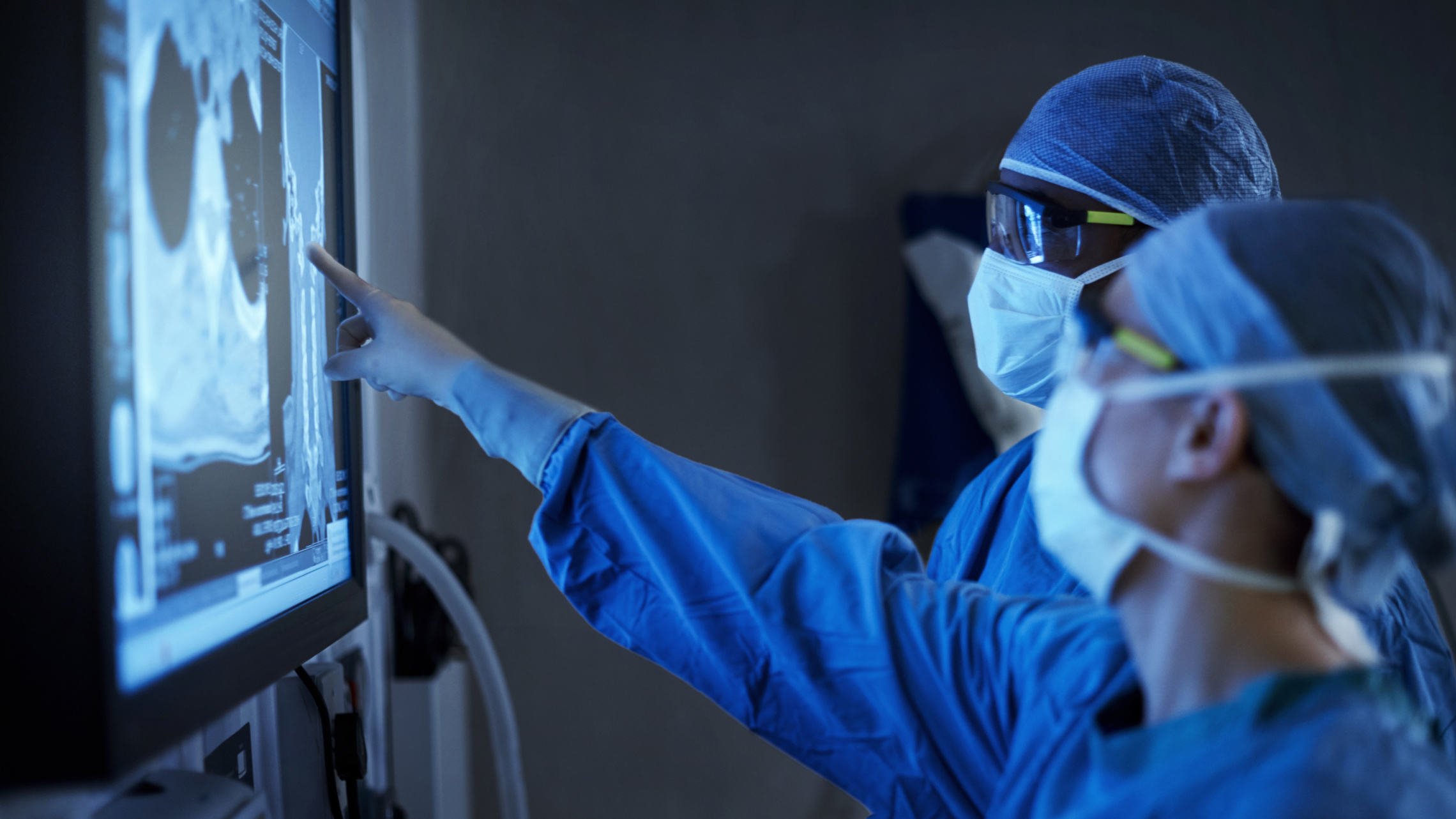 Orvosi - Orvosi sebészeti maszkot és védőszemüveget viselő emberek csoportja