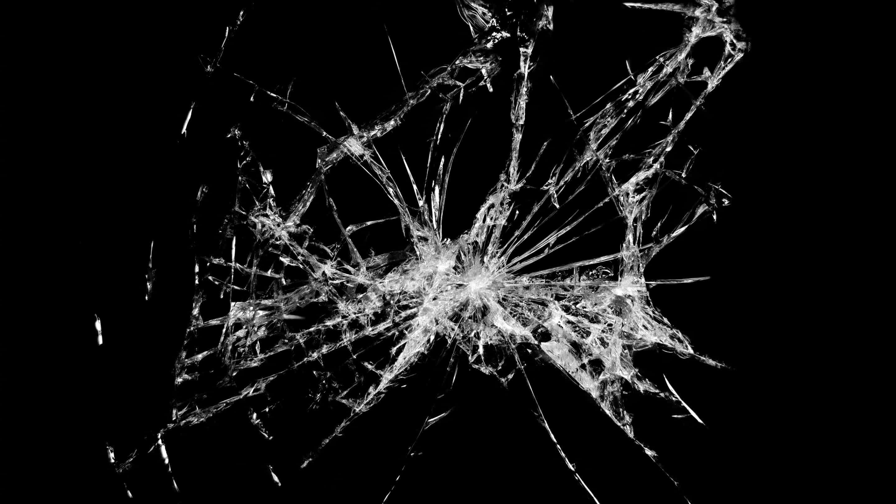 玻璃抗冲击性 - 诺门玻璃抗震性 有许多裂缝的碎玻璃